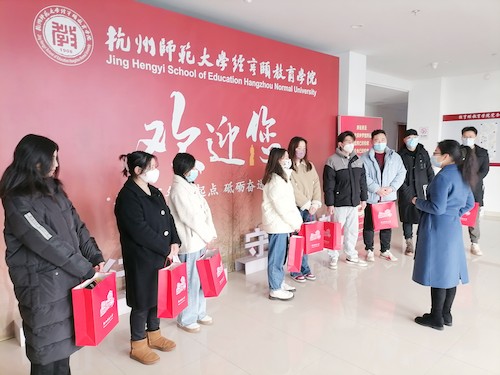 沈书记与学生交流(1) 沈书记与学生交流(1)